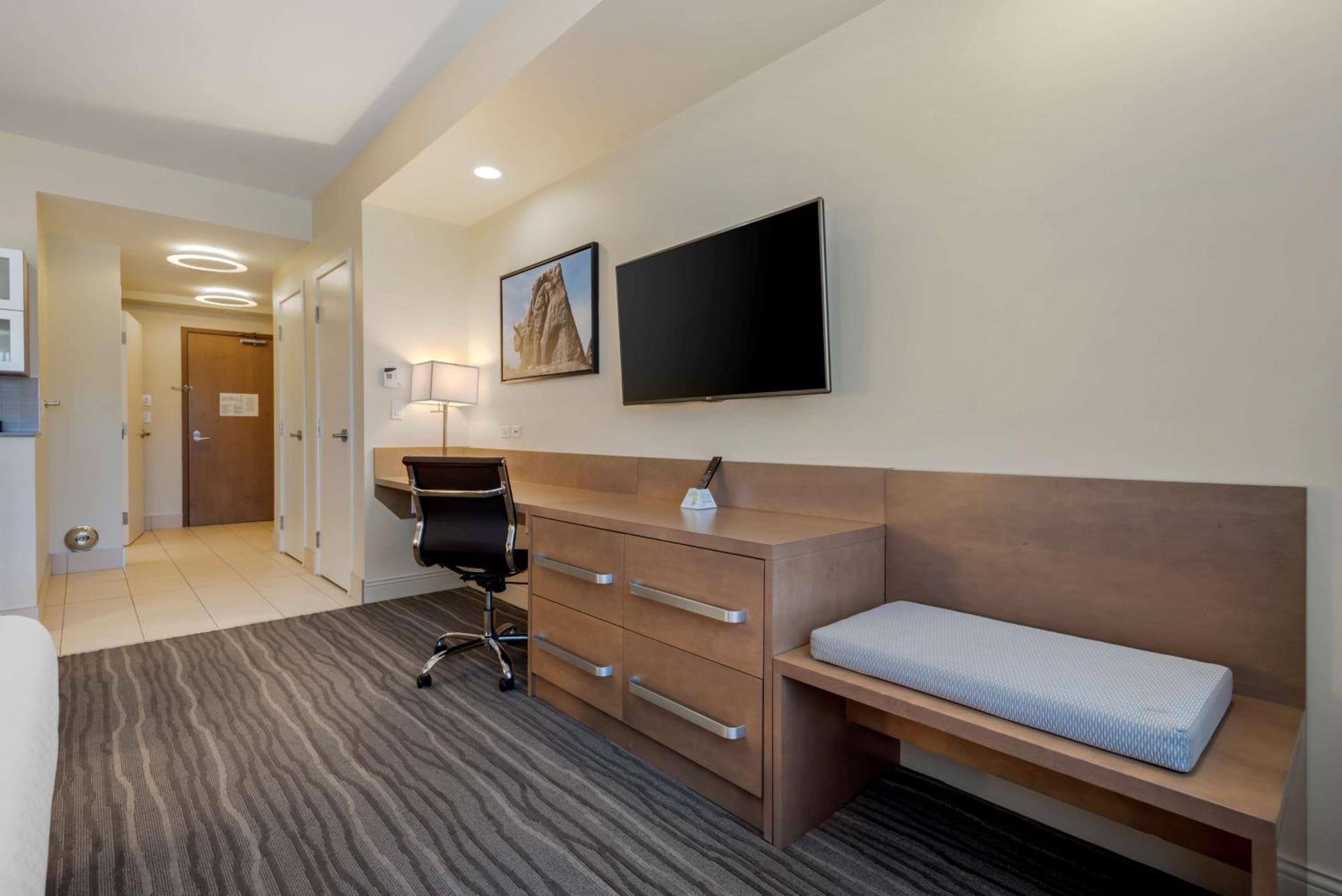 Best Western Plus Sawridge Suites Fort Mcmurray Exterior photo