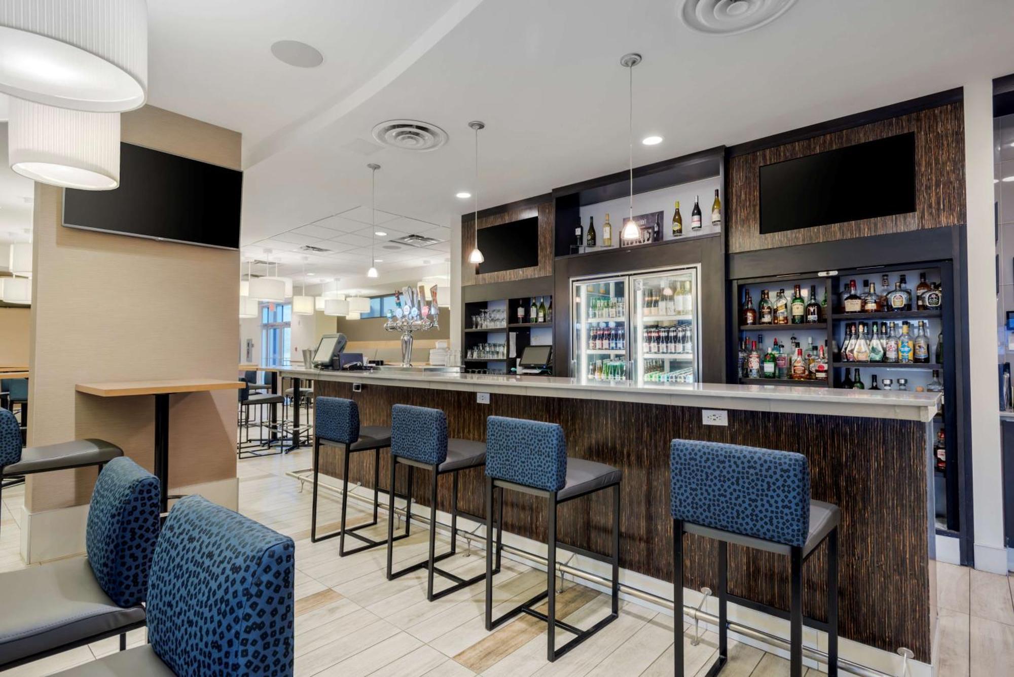 Best Western Plus Sawridge Suites Fort Mcmurray Exterior photo