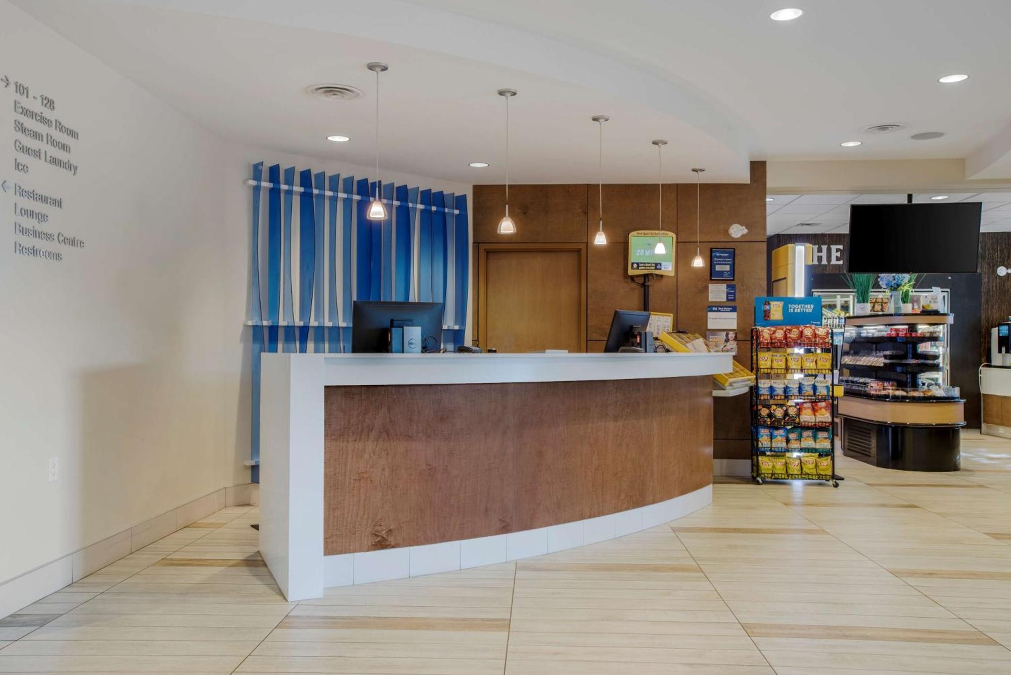 Best Western Plus Sawridge Suites Fort Mcmurray Exterior photo