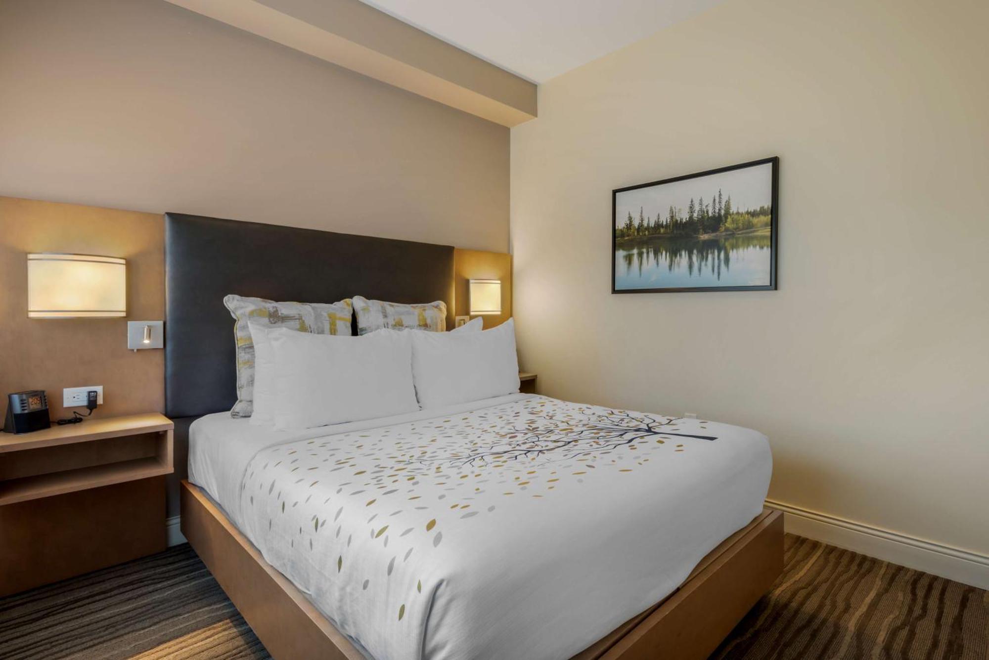 Best Western Plus Sawridge Suites Fort Mcmurray Exterior photo