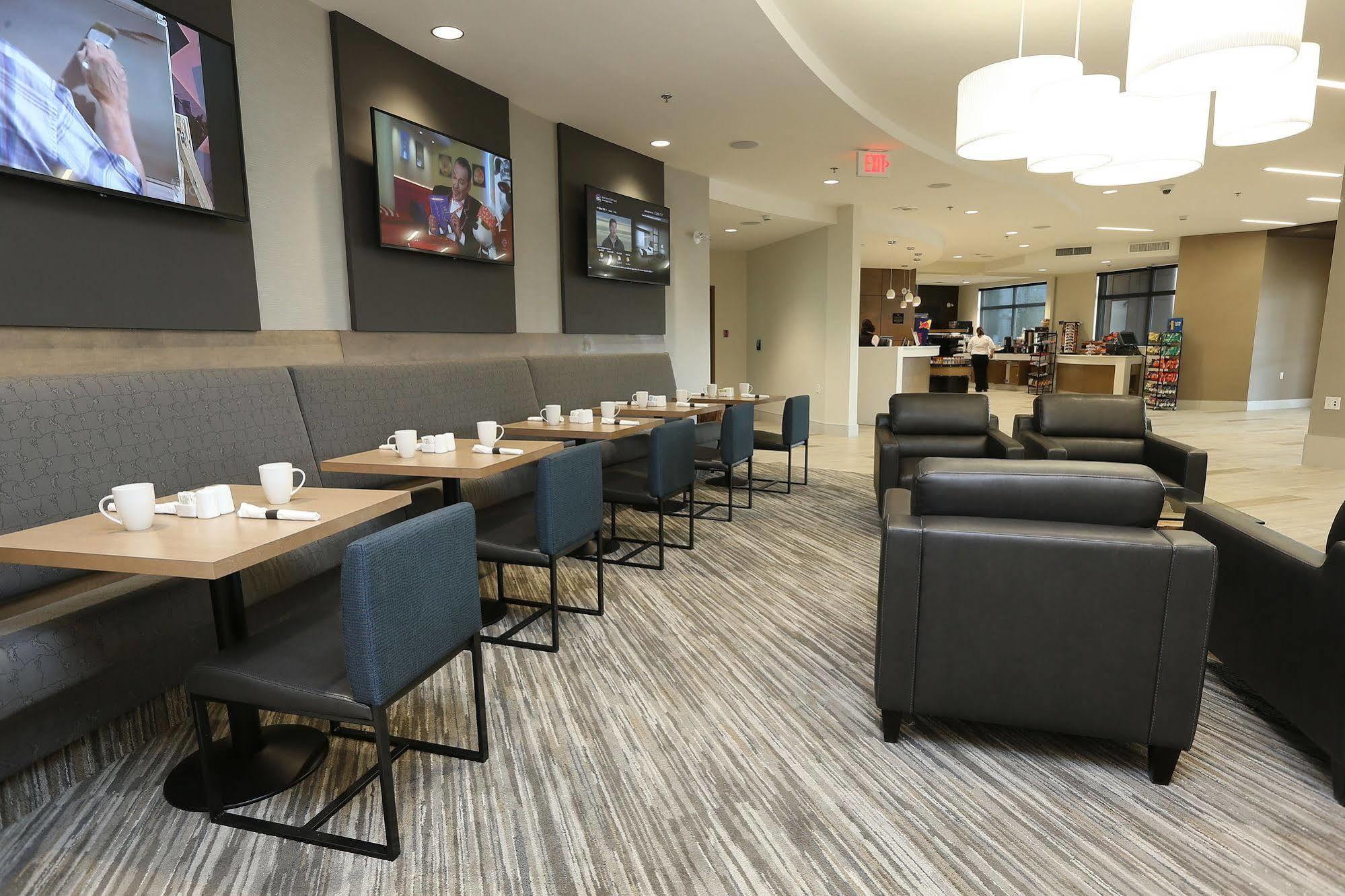 Best Western Plus Sawridge Suites Fort Mcmurray Exterior photo