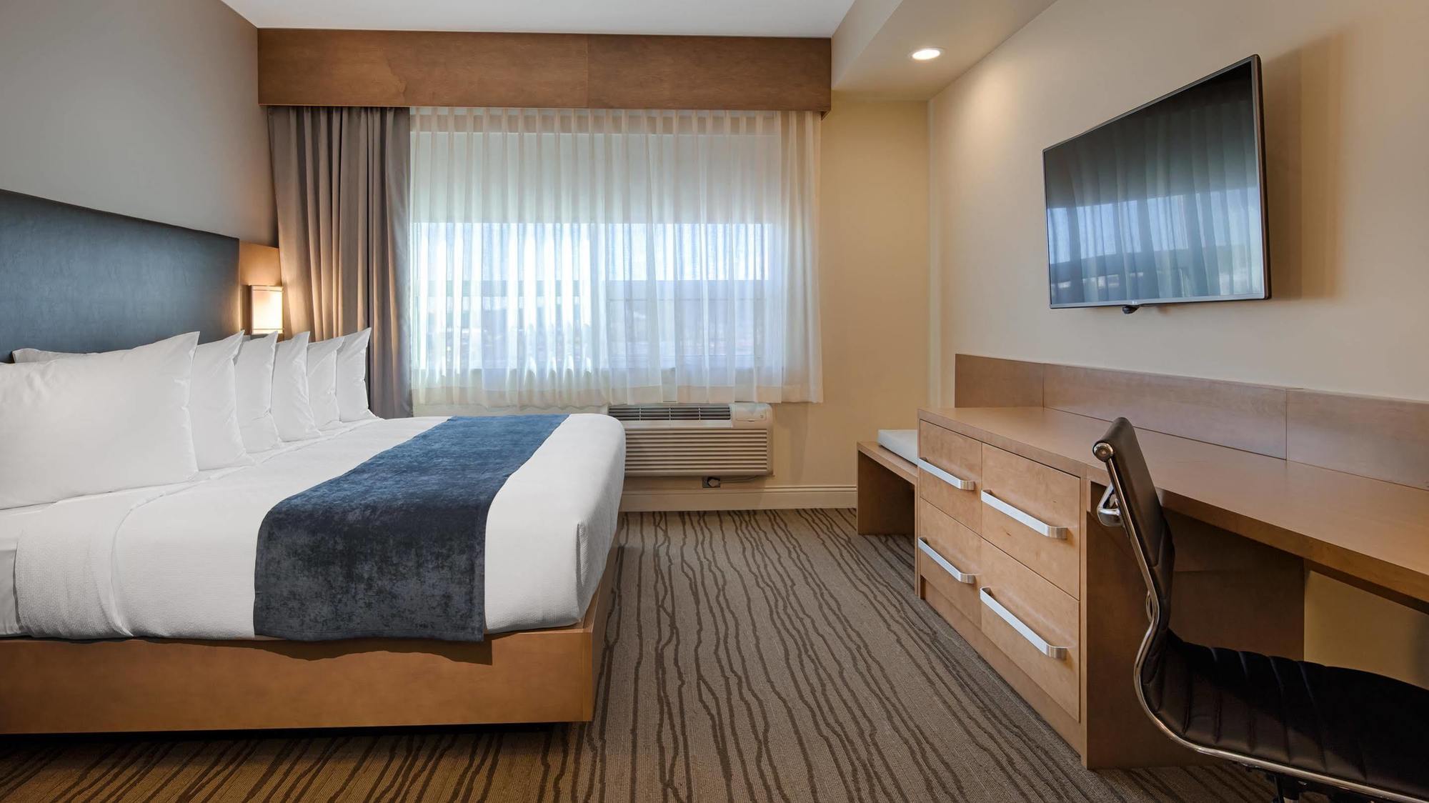 Best Western Plus Sawridge Suites Fort Mcmurray Exterior photo