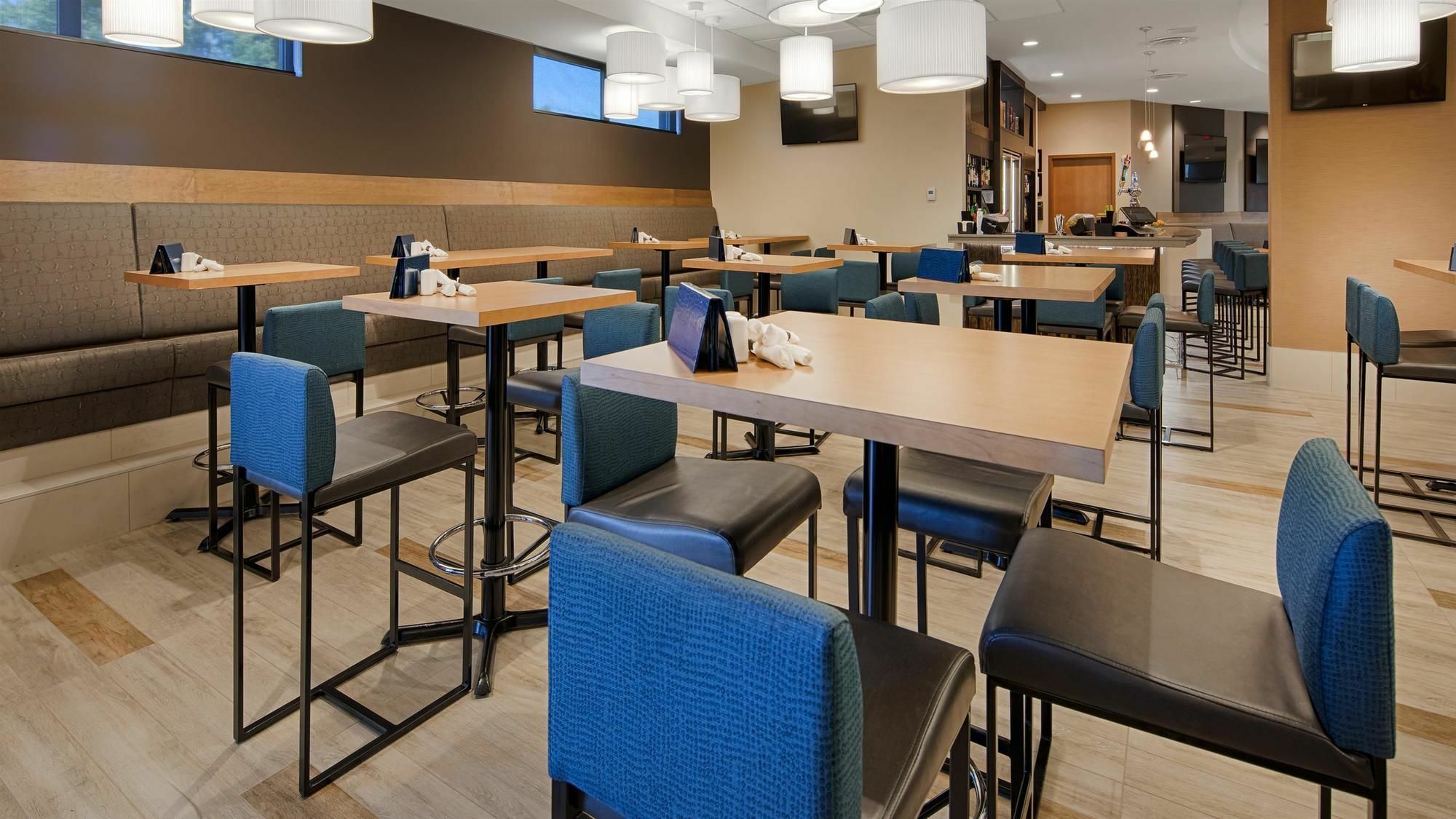 Best Western Plus Sawridge Suites Fort Mcmurray Exterior photo